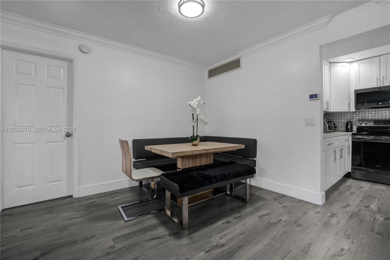 20150 NE 3rd Ct , Unit 6, Miami, FL 33179 Photo