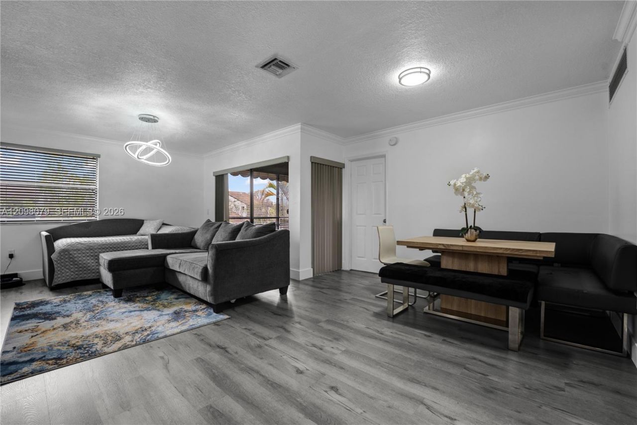 20150 NE 3rd Ct , Unit 6, Miami, FL 33179 Photo