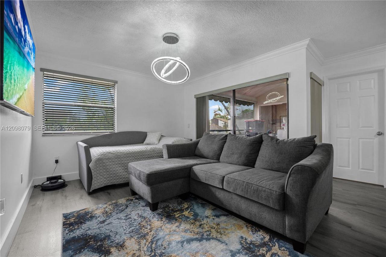 20150 NE 3rd Ct , Unit 6, Miami, FL 33179 Photo