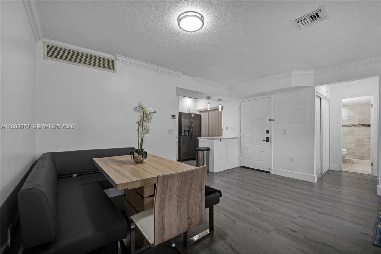 20150 NE 3rd Ct , Unit 6, Miami, FL 33179 Photo
