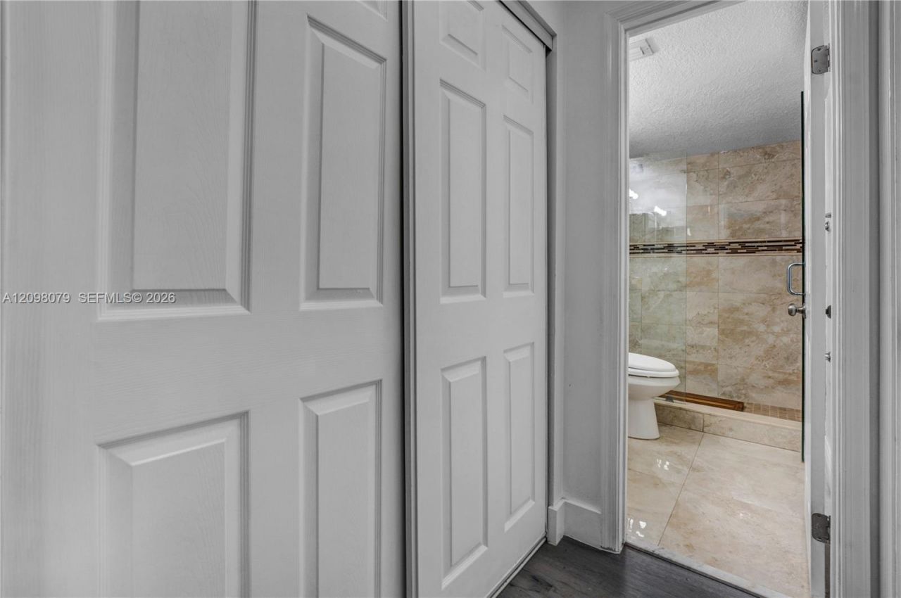 20150 NE 3rd Ct , Unit 6, Miami, FL 33179 Photo