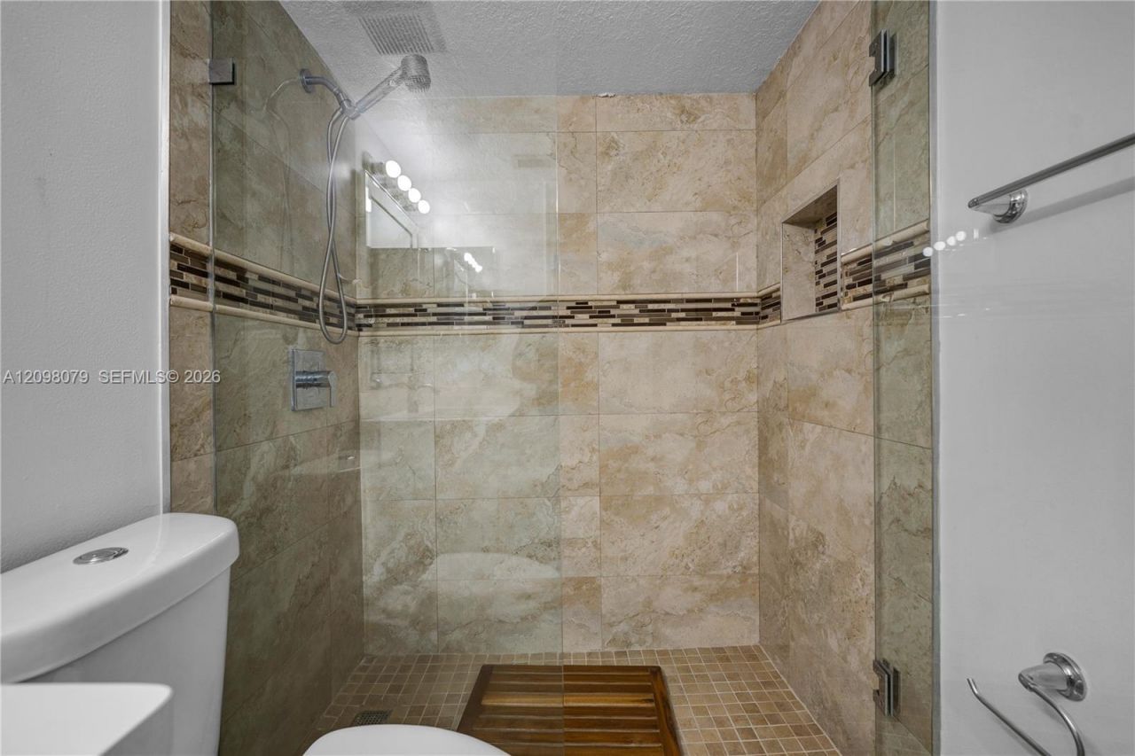 20150 NE 3rd Ct , Unit 6, Miami, FL 33179 Photo