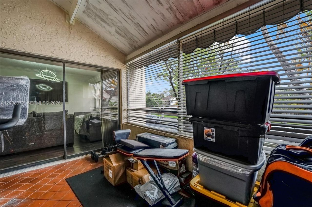 20150 NE 3rd Ct , Unit 6, Miami, FL 33179 Photo