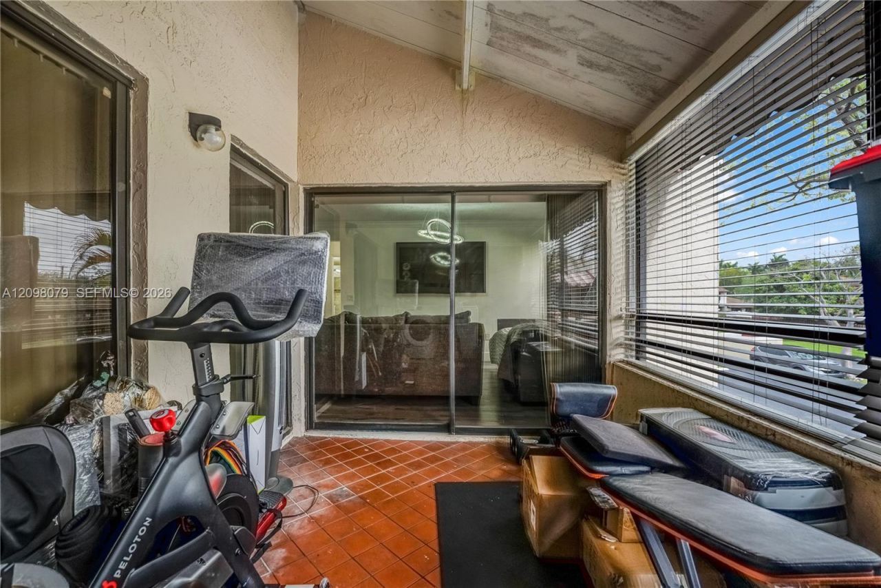20150 NE 3rd Ct , Unit 6, Miami, FL 33179 Photo