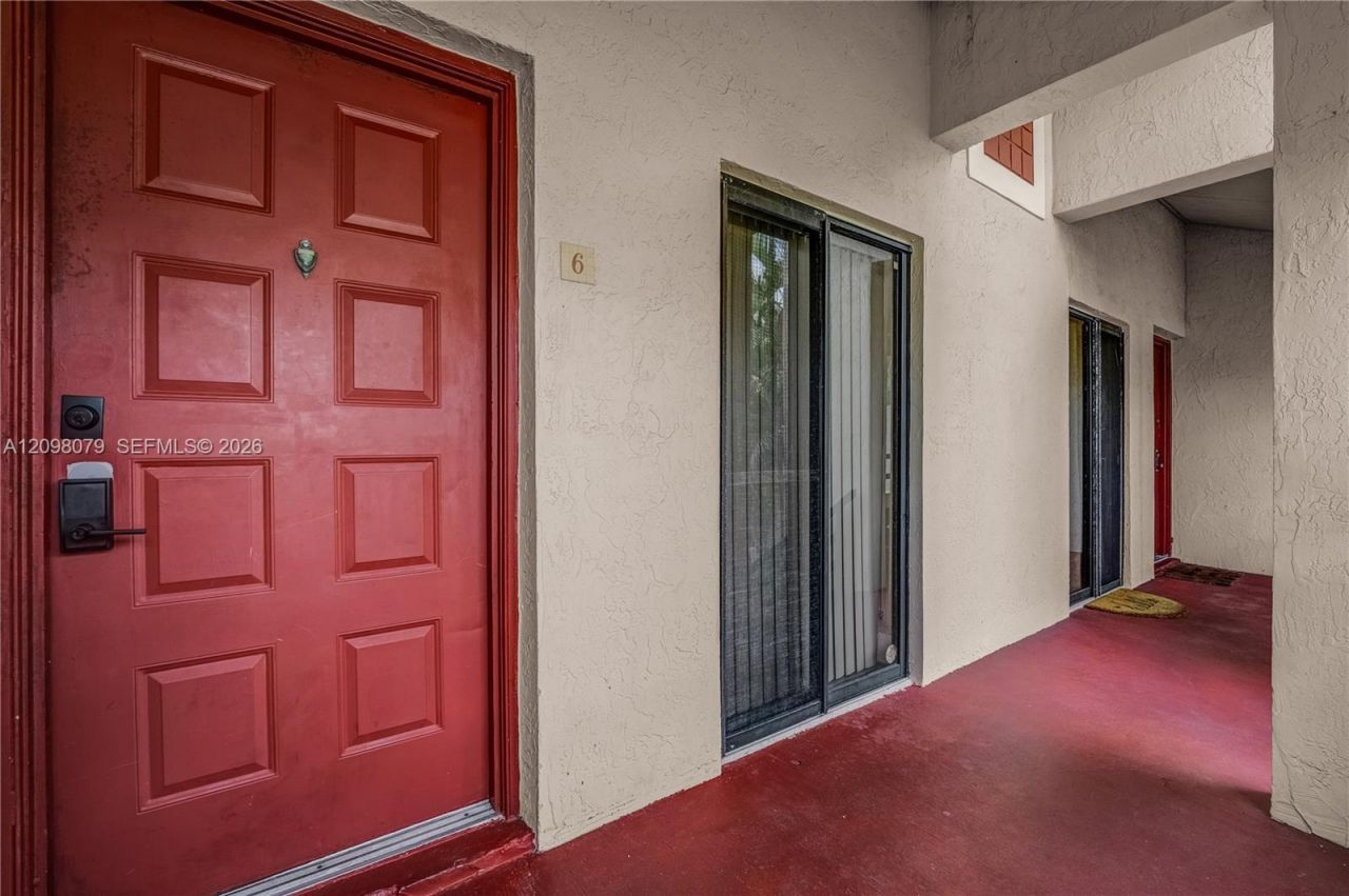 20150 NE 3rd Ct , Unit 6, Miami, FL 33179 Photo