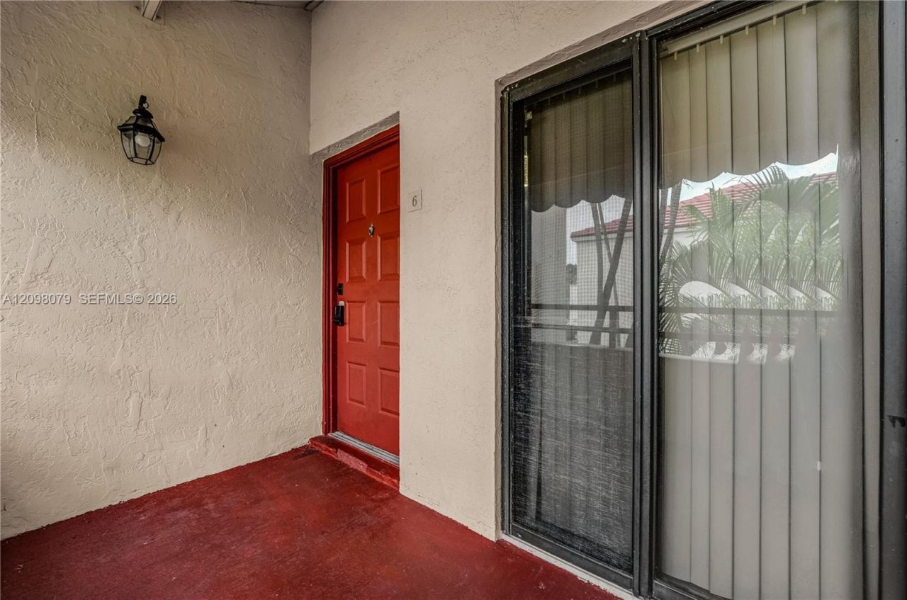 20150 NE 3rd Ct , Unit 6, Miami, FL 33179 Photo