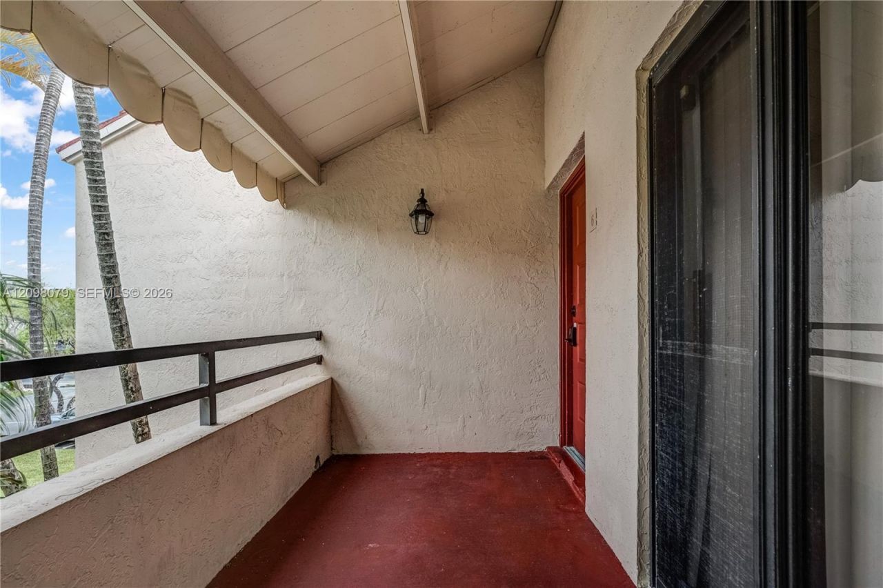20150 NE 3rd Ct , Unit 6, Miami, FL 33179 Photo