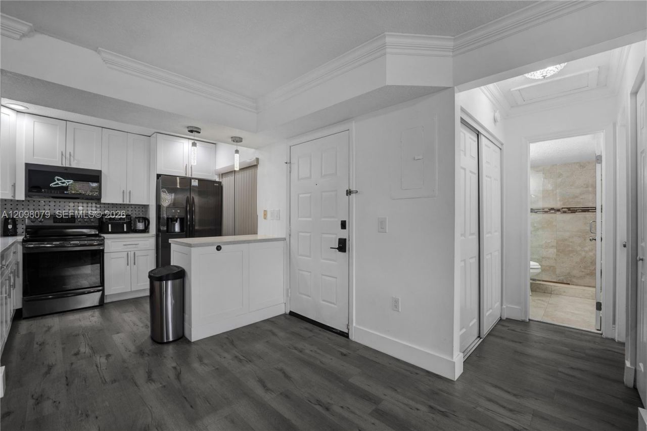 20150 NE 3rd Ct , Unit 6, Miami, FL 33179 Photo