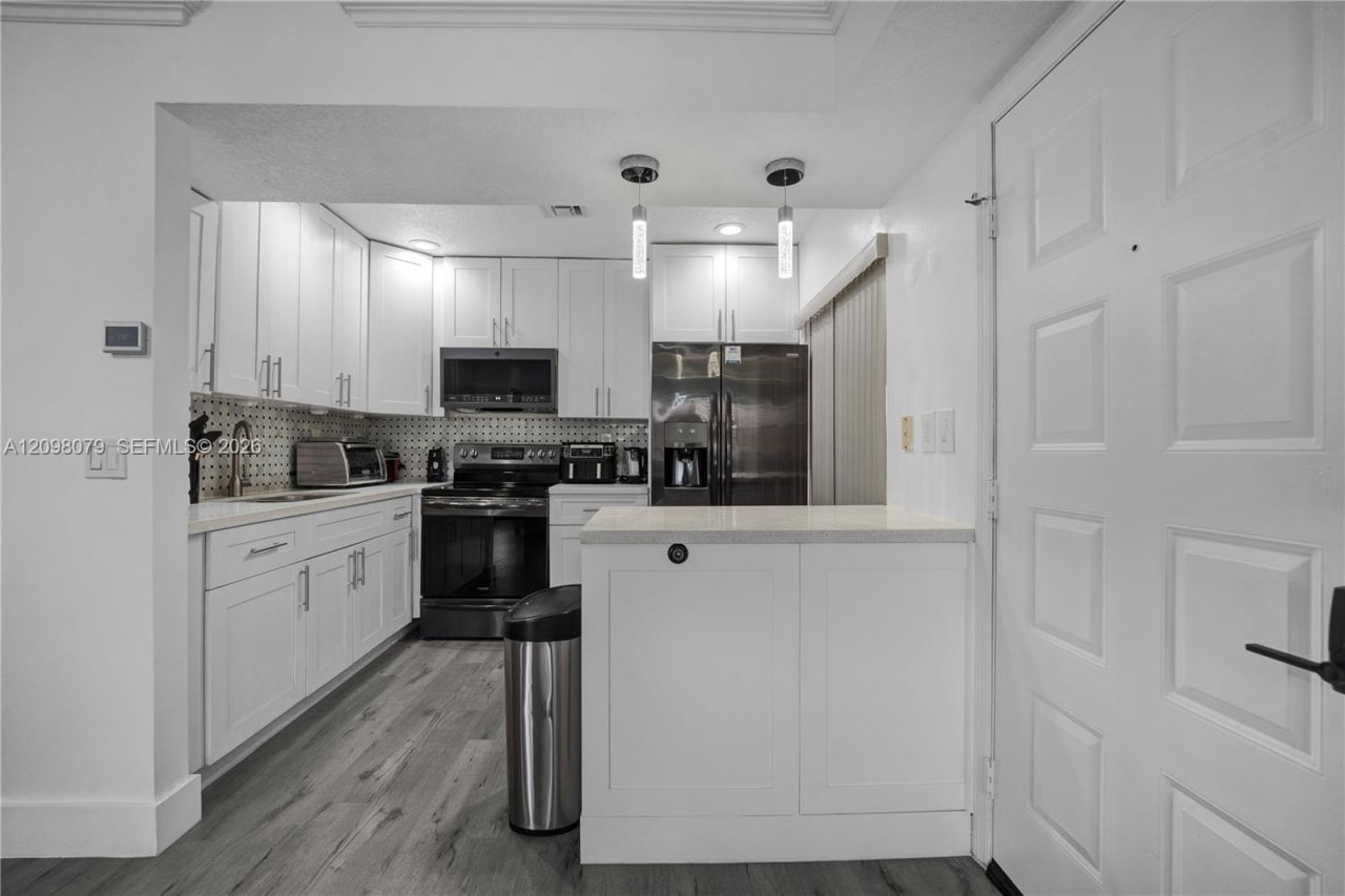 20150 NE 3rd Ct , Unit 6, Miami, FL 33179 Photo