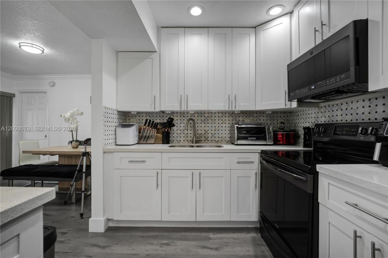 20150 NE 3rd Ct , Unit 6, Miami, FL 33179 Photo
