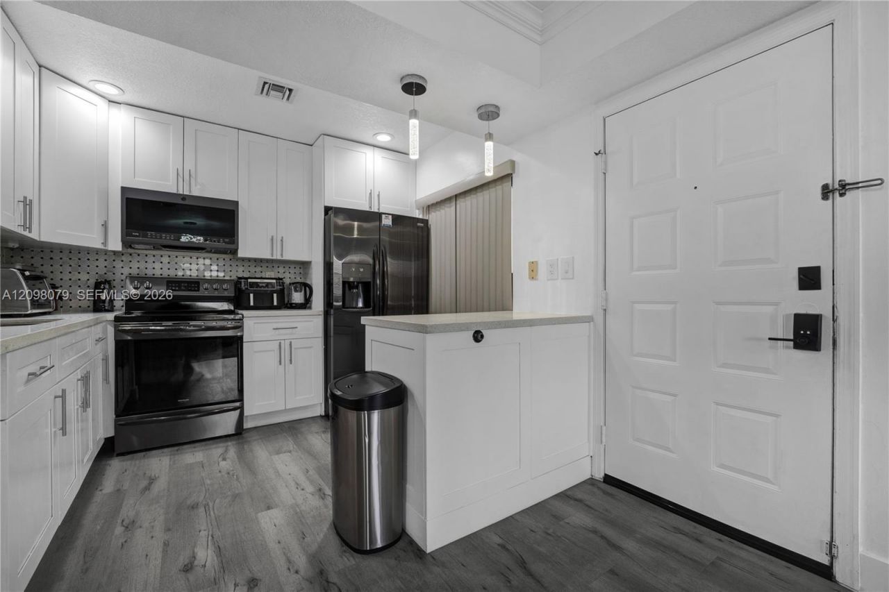20150 NE 3rd Ct , Unit 6, Miami, FL 33179 Photo
