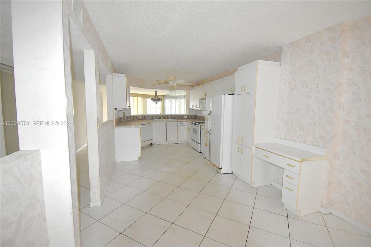 7807 Granville Dr , Unit 104, Tamarac, FL 33321 Photo