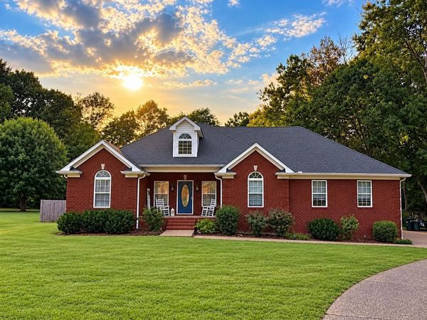 1002 Washington Dr, Cottontown, TN 37048
