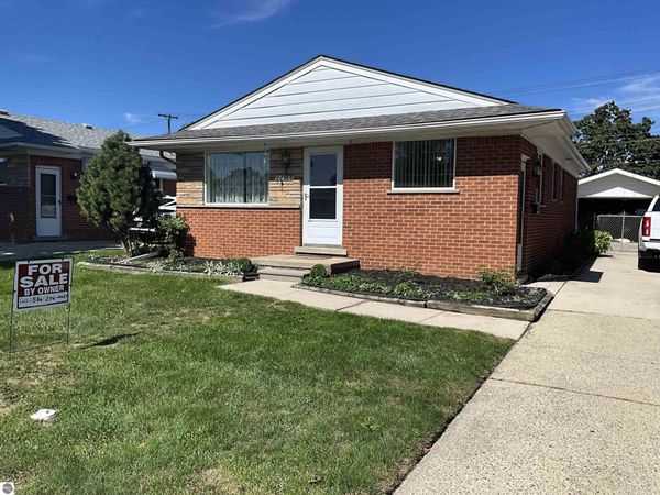22501 Visnaw Street, St Clair Shores, MI 48081