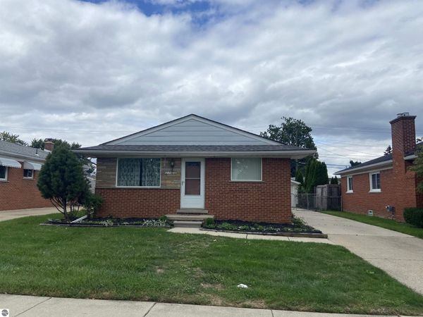 22501 Visnaw Street, St Clair Shores, MI 48081