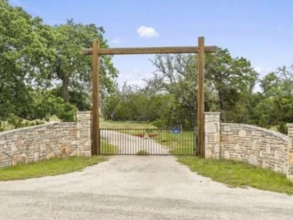 65 Miles Lane, Harper, TX 78631