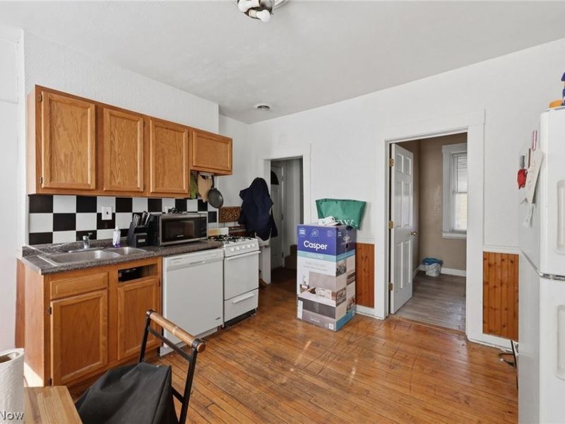 2254 Thurman Street, Cleveland, OH 44113 Photo 11