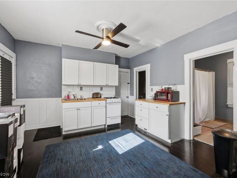 2254 Thurman Street, Cleveland, OH 44113 Photo 4