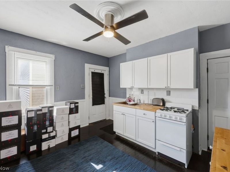 2254 Thurman Street, Cleveland, OH 44113 Photo 5