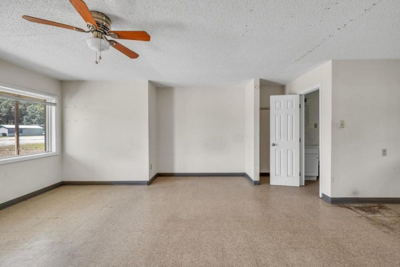 1054 Edgewater Road Photo 13