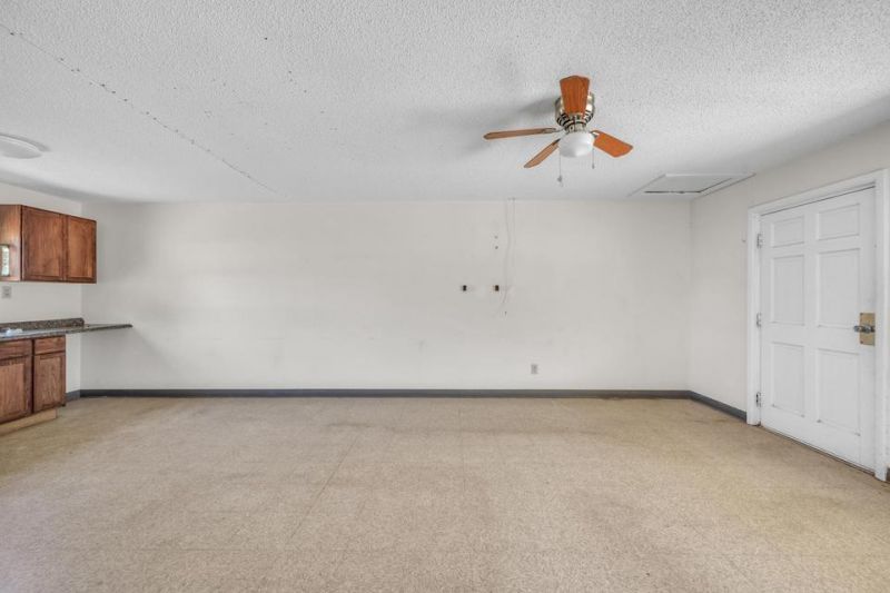 1054 Edgewater Road Photo 14