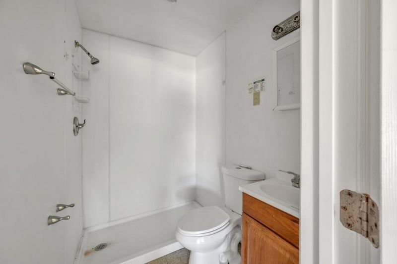 1054 Edgewater Road Photo 16