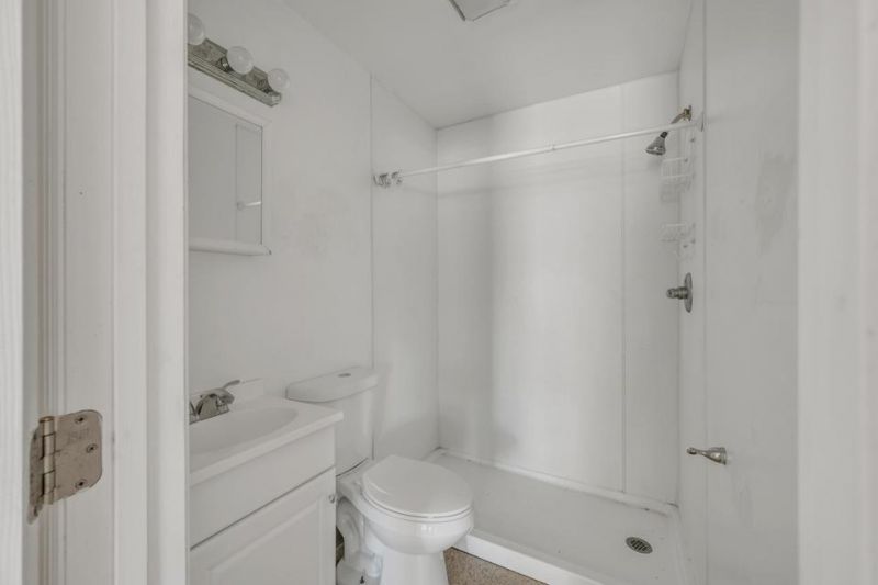 1054 Edgewater Road Photo 18