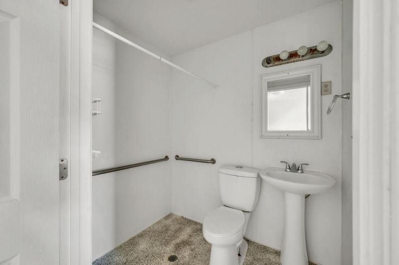 1054 Edgewater Road Photo 23