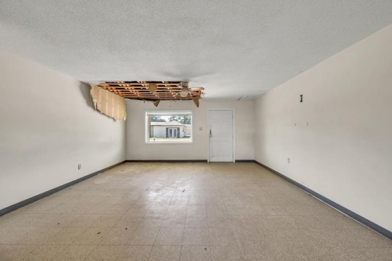 1054 Edgewater Road Photo 24