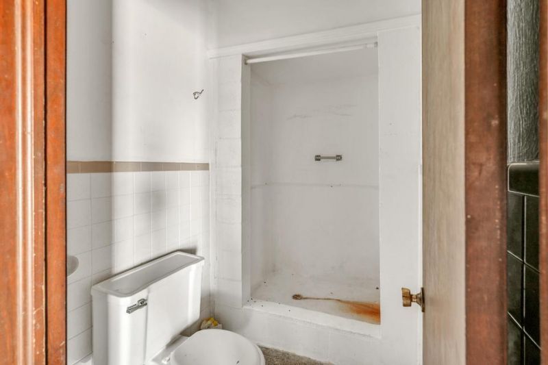 1054 Edgewater Road Photo 27