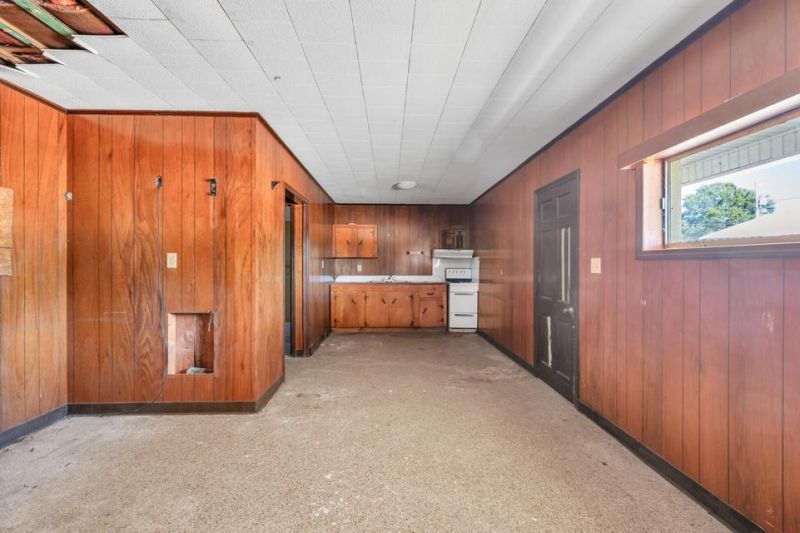 1054 Edgewater Road Photo 32