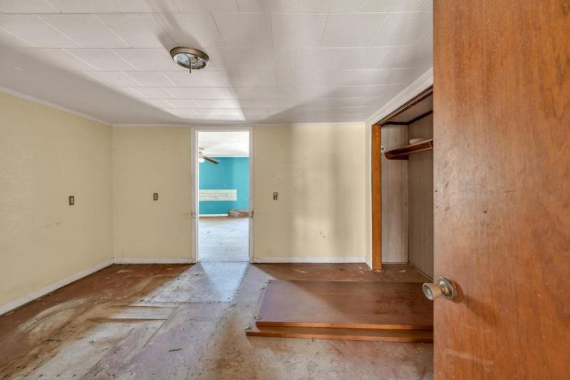 1054 Edgewater Road Photo 56