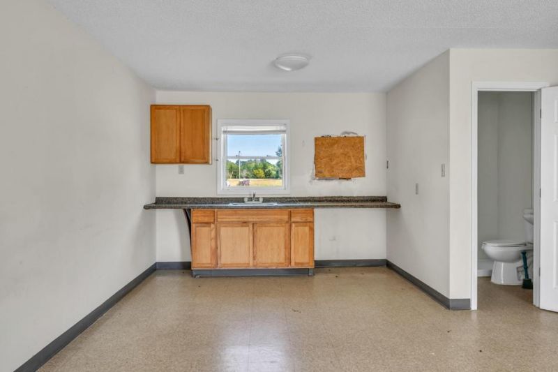 1054 Edgewater Road Photo 7