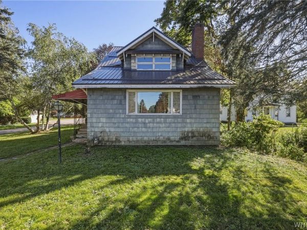 41 East Avenue , Akron, NY 14001