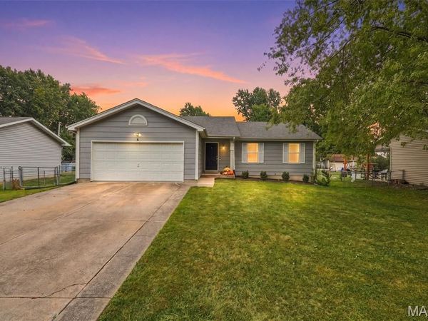 6 S Perry Circle, O'Fallon, MO 63366
