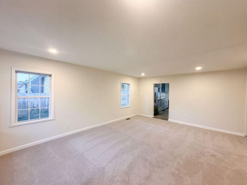 1979 E Cooke Road, Columbus, OH 43224 Photo 8