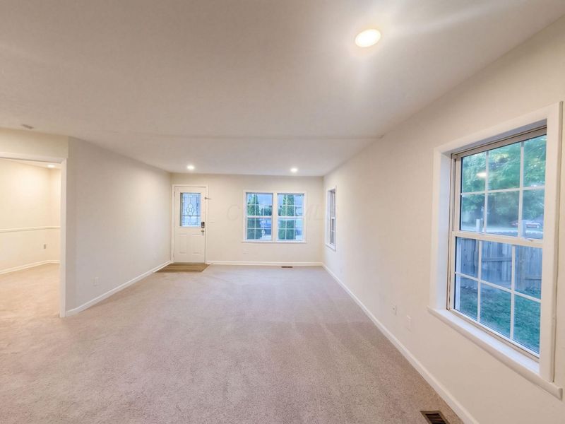 1979 E Cooke Road, Columbus, OH 43224 Photo 9
