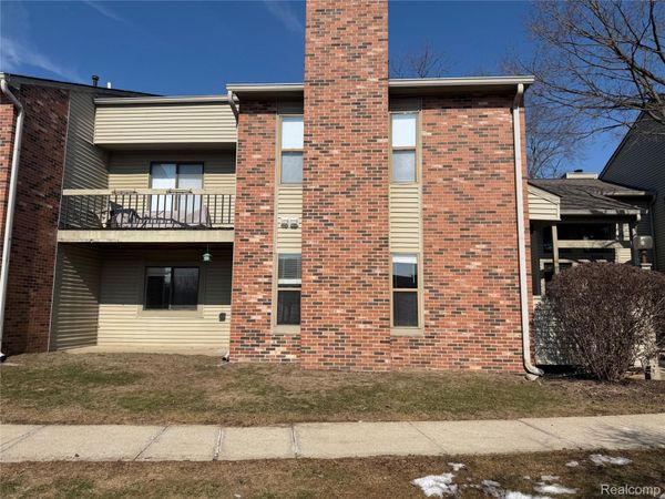 22140 Indian Creek Drive , Farmington Hills, Mi 48335