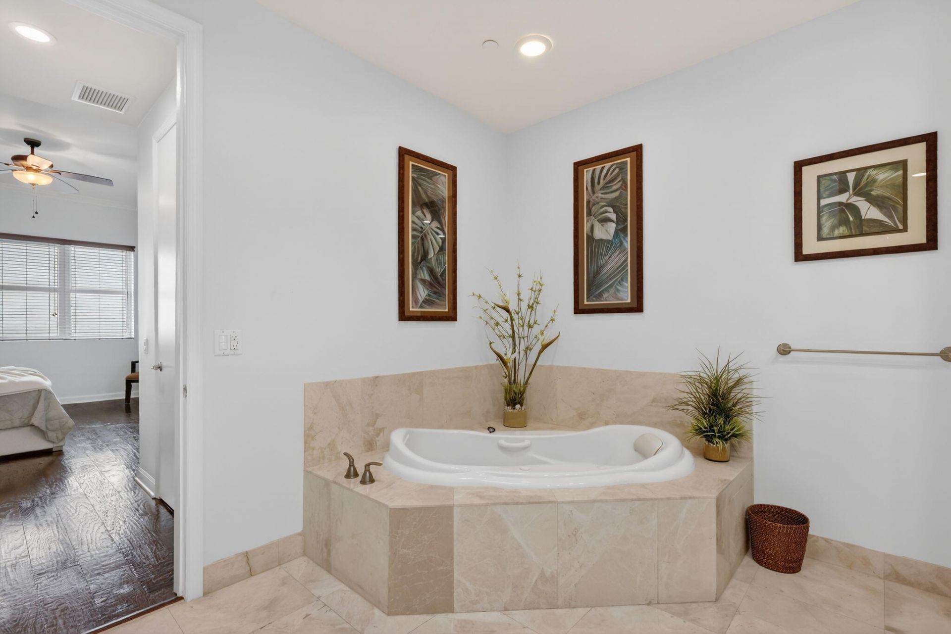 2640 Lake Shore Drive, Unit 2608, Riviera Beach, FL 33404 Photo