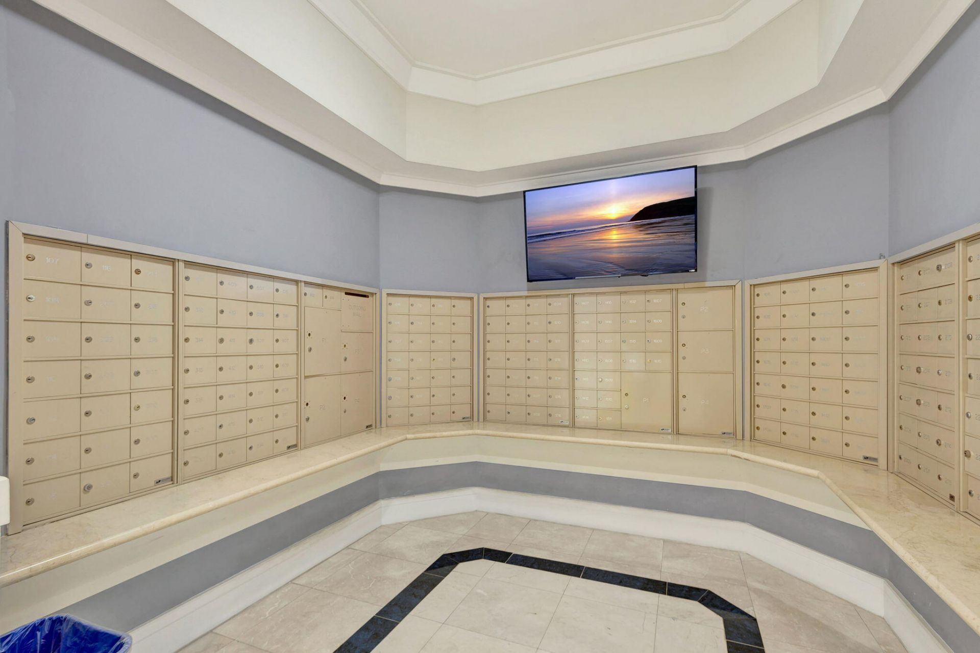 2640 Lake Shore Drive, Unit 2608, Riviera Beach, FL 33404 Photo