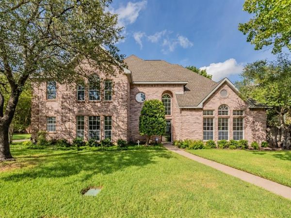 1500 Arrowhead Drive , Pantego, TX 76013