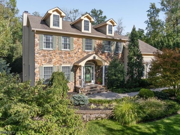 31 Old Farm Rd, Berkeley Heights, NJ 07922