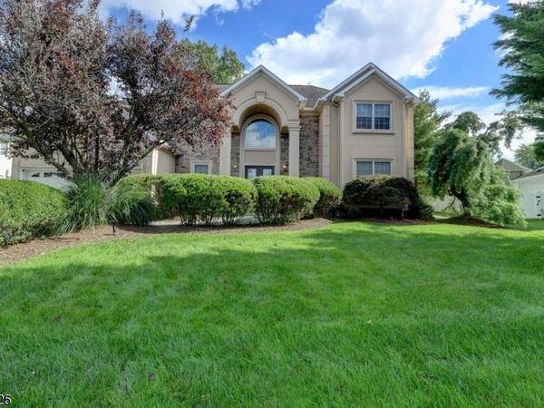 26 Liberty Court, Fairfield, NJ 07004