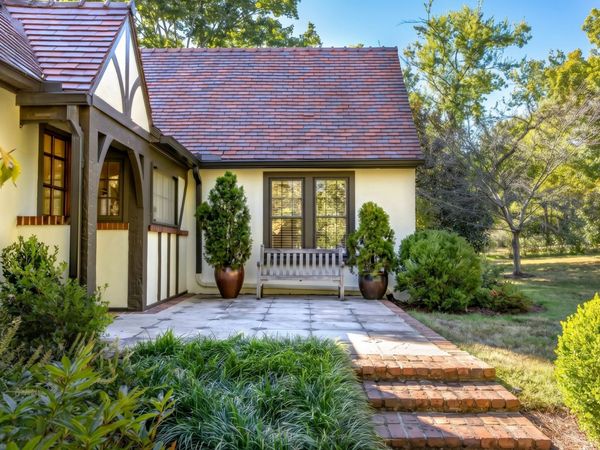 1201 Graybar Ln, Nashville, TN 37215