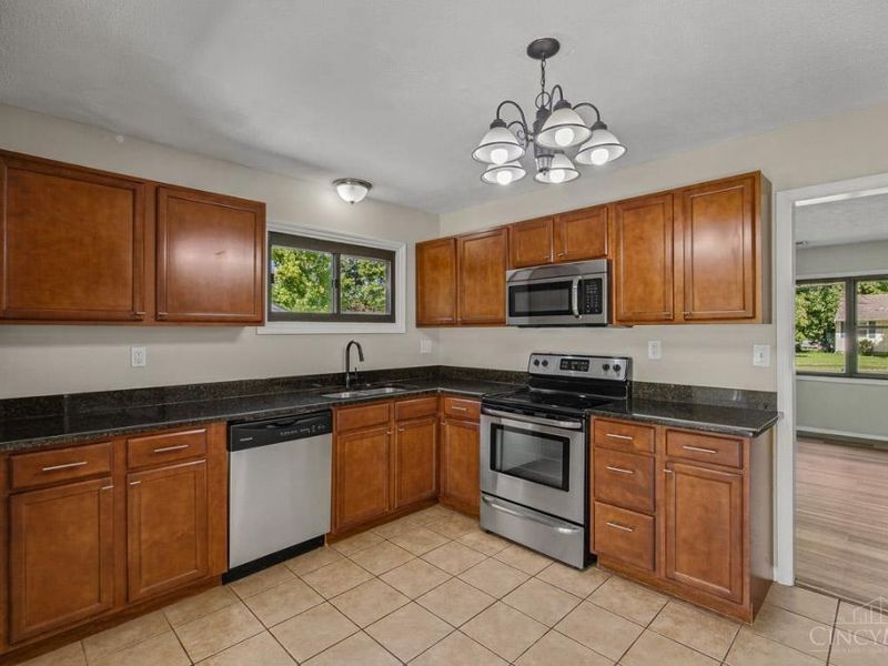 3969 Larchview Drive, Sycamore Township, OH 45236 Photo 4