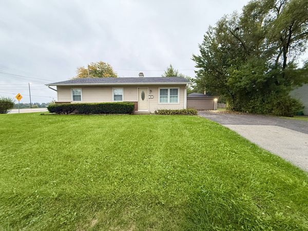 63 Saint Marys Parkway, Buffalo Grove, IL 60089