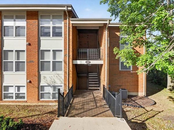 2020 Greenglen Drive, St Louis, MO 63122