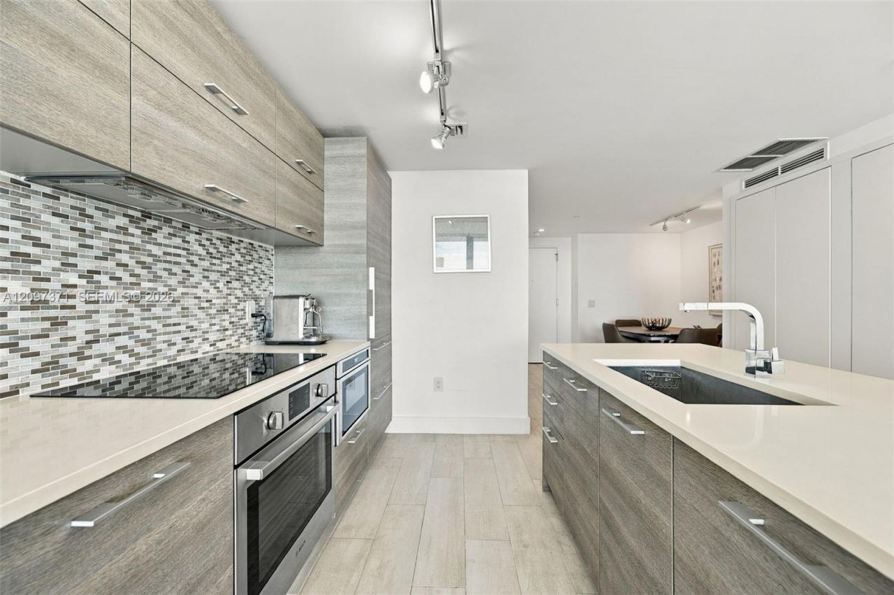 650 NE 32nd St, Unit 2406, Miami, FL 33137 Photo
