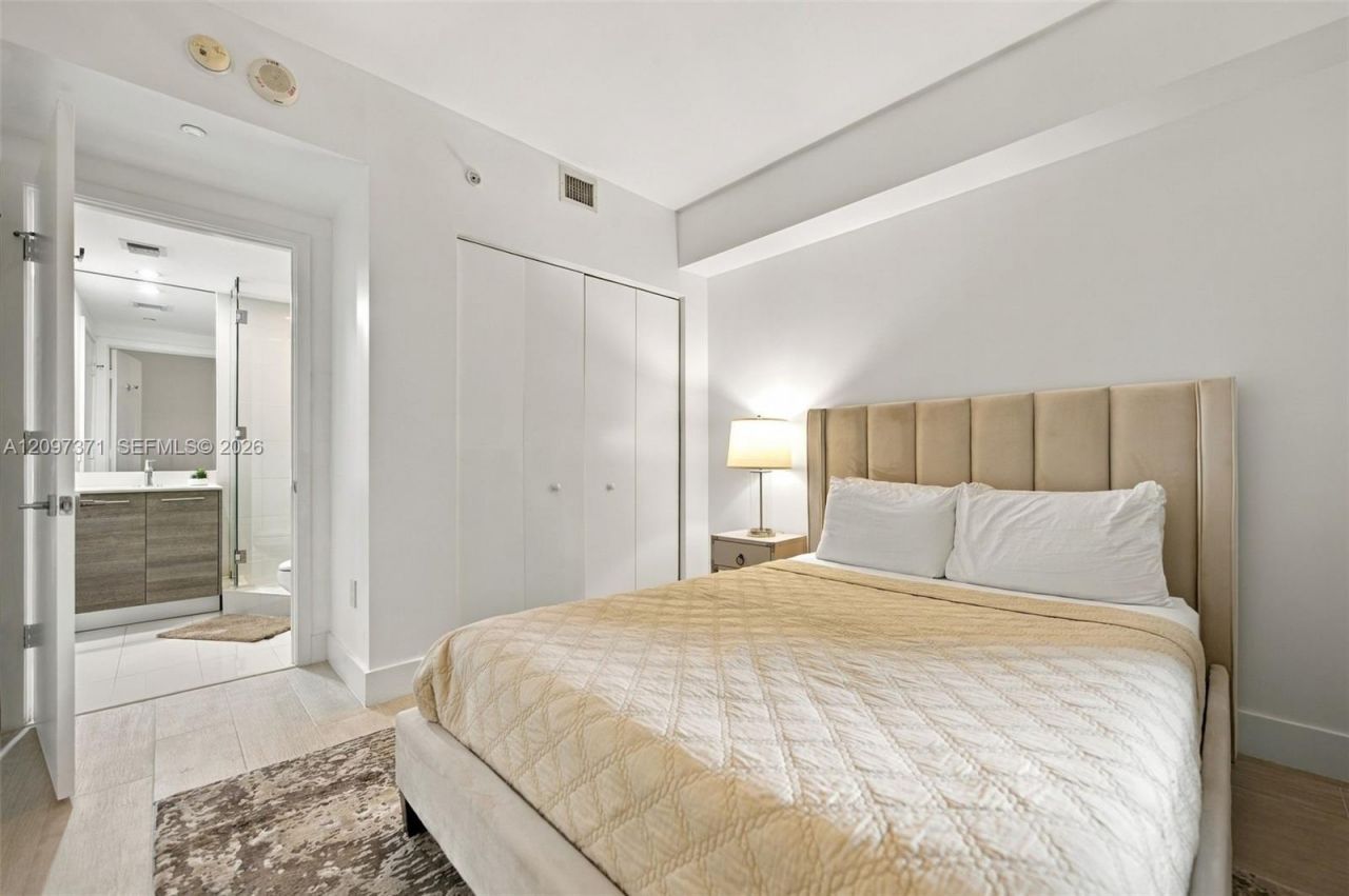 650 NE 32nd St, Unit 2406, Miami, FL 33137 Photo