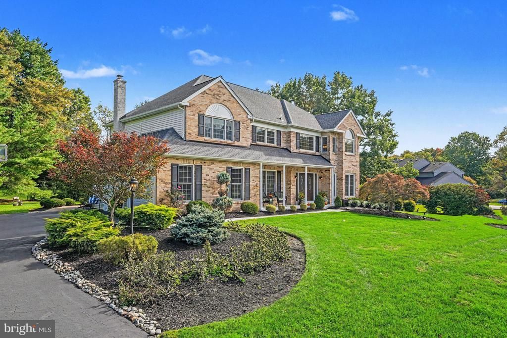 1075 CARRIAGE LANE, BLUE BELL, PA 19422